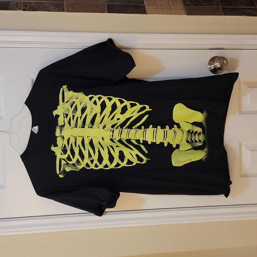 Skeleton tshirt glow in the dark size XL